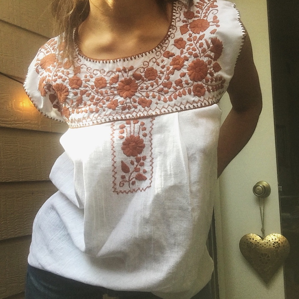 (SOLD 🦋) Authentic Mexican Embroidered Blouse